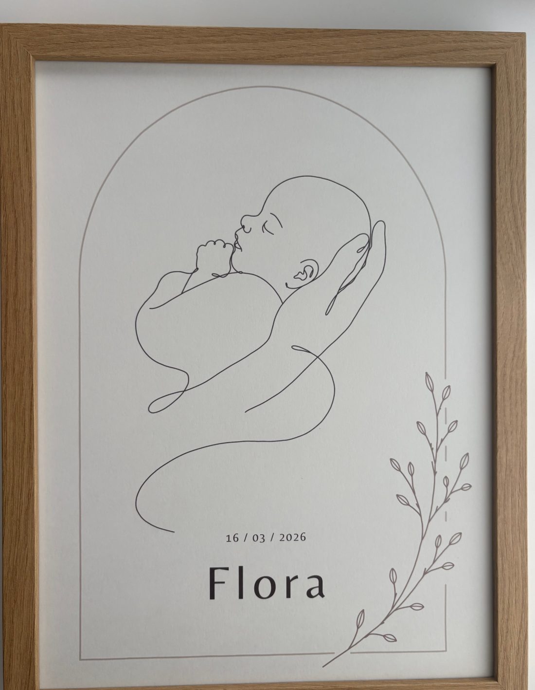 Le cadre L’Essentiel photographié à l’atelier, le dessin imprimé sur papier d’art.